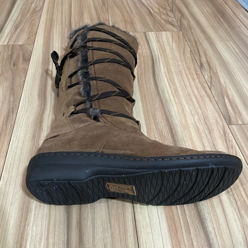 Clarks Avington Hayes Brown Suede Faux Fur Lined Lace Up Women's Cozy Boots.